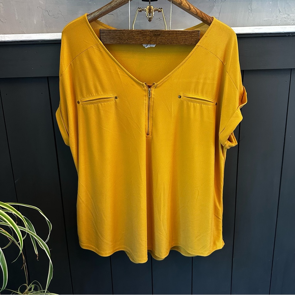 Flower & Feather Mustard Yellow Women's‎ Top with Zipper Detail Plus Size 2XL
